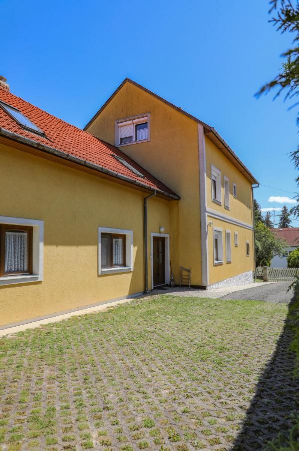Villa Grande Хевиз Экстерьер фото